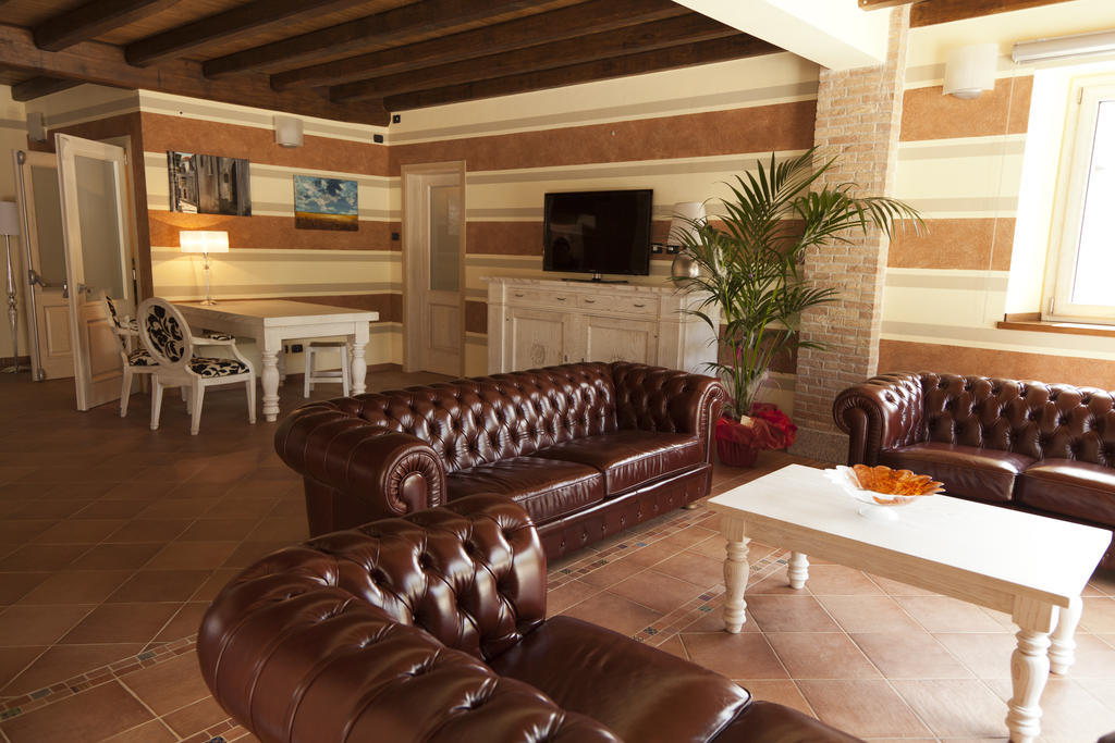 Agriturismo Creta Rossa Torre di Ruggiero Extérieur photo
